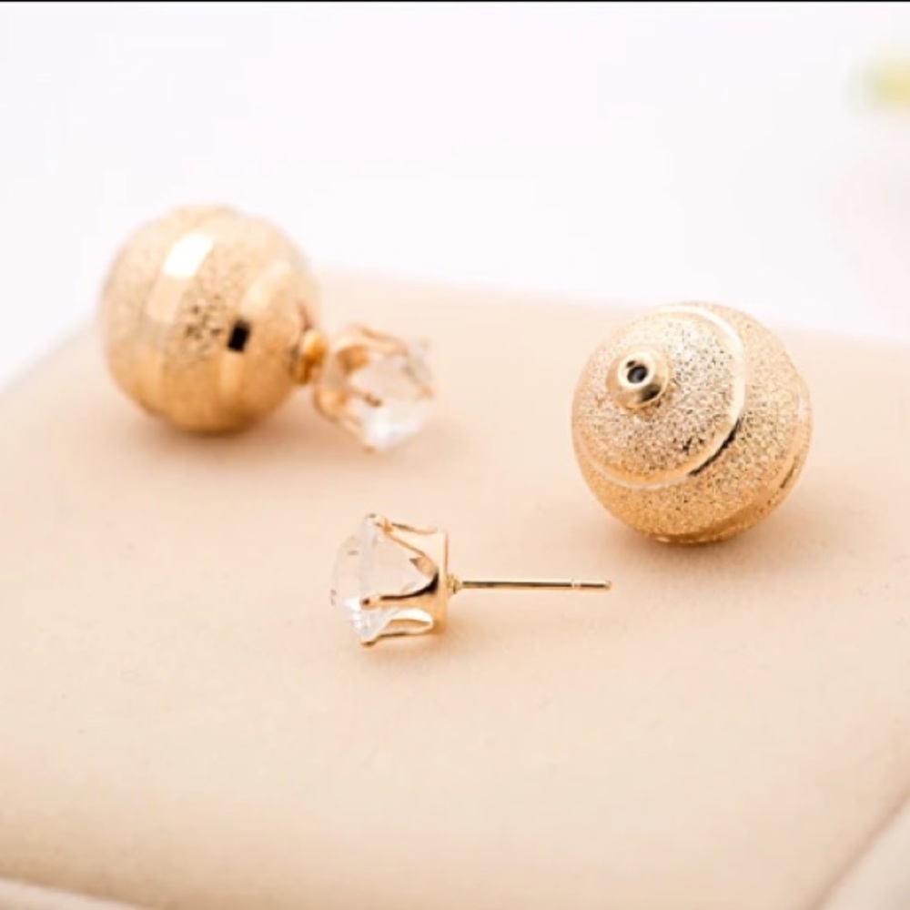 ⚜️[𝟯/$𝟭𝟴]⚜️Gold Crystal Swirl Earrings NEW - Picture 2 of 8